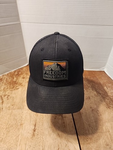 Freedom Industries Black Trucker Snapback Hat Adjustable Mesh Back OSFM EUC - Picture 1 of 7