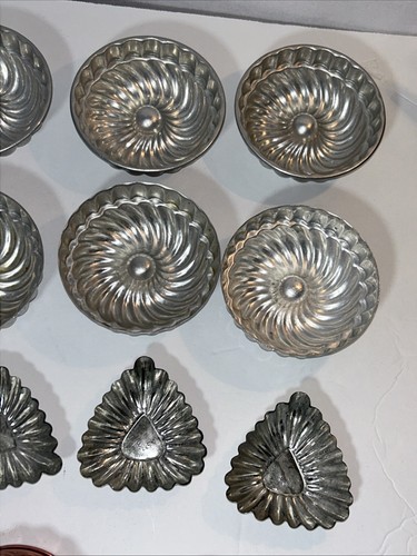 Set of 24 Vintage 1960s Mini Aluminum Jello Molds Baking Bundt Tin Tarts Sweden - Picture 5 of 16