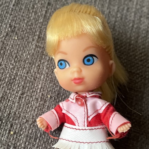 Bambola giocattolo vintage 1966 Mattel Liddle Kiddles Calamity Jiddle Cowgirl - Foto 3 di 13