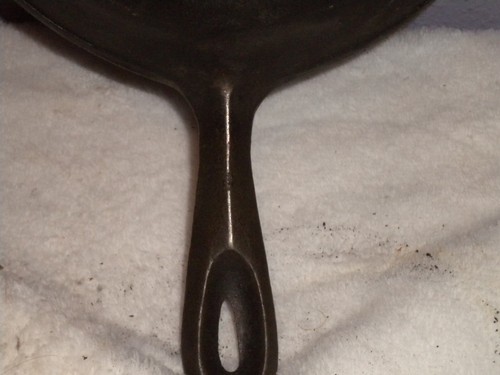 Cast Iron Skillet #5 8 1/8" Unbrander with Heat Ring - Picture 6 of 6