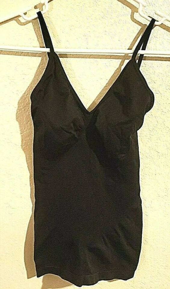 Top camisero inalámbrico moldeador celestial talla mediana Foto 2 de 4