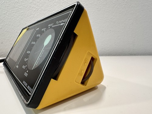 VINTAGE 70's JVC 8000 Triangular Portable AM Radio-Yellow *RARE - Picture 7 of 10