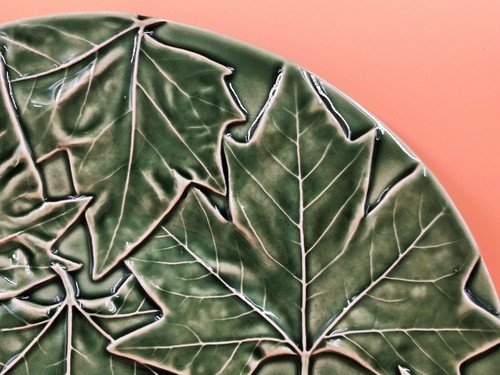 Bordallo Pinheiro, Portugal majolica charger with maple leaf design. 13.5". - Picture 4 of 6