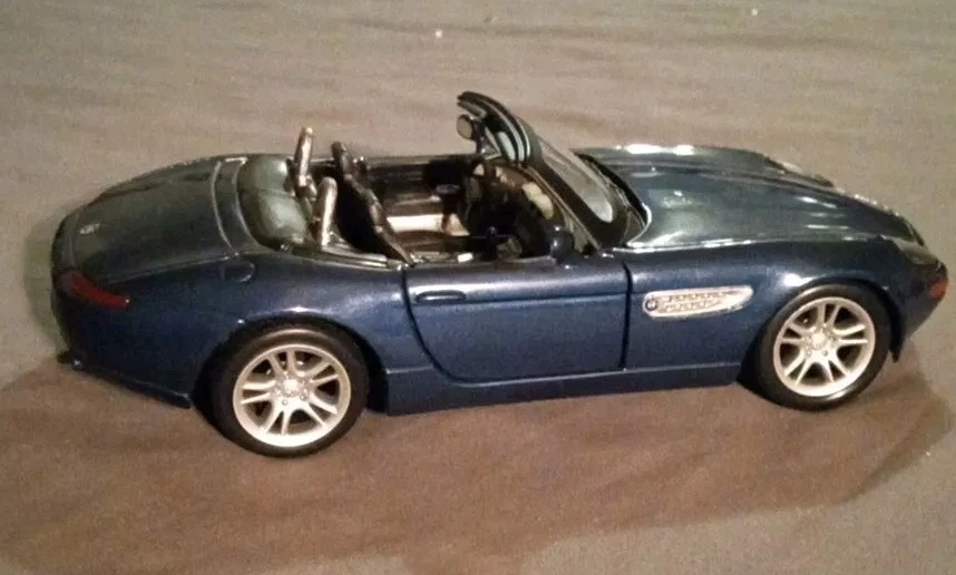 Coche diecast Maisto BMW Z8 1:24 azul oscuro convertible edición especial Foto 2 de 4