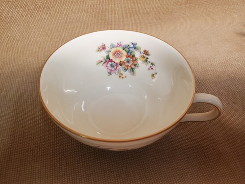 THOMAS BAVARIA IVORY PARADIES - 5 Cups and 5 Saucers- 3563 Excellent Condition - Picture 4 of 5