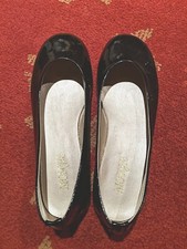 Women's Size 6 Black Shiny Ballet Flats Slip On Taiwan ballerinas