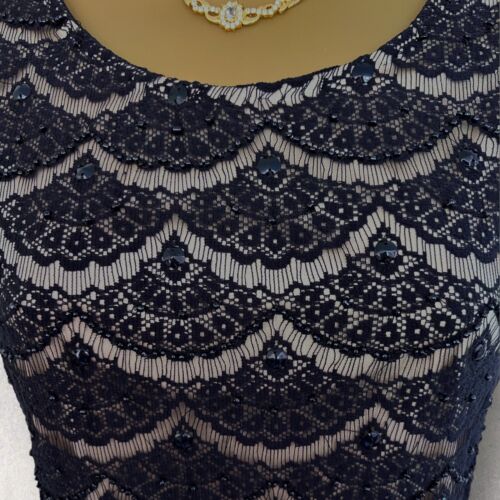 Vestido Shubette Gina Bacconi para mujer azul marino de encaje con mangas de gorra desnuda con cuentas Reino Unido 12 - Imagen 2 de 5