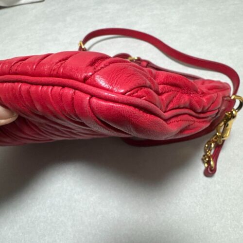 Borsa a tracolla Miu Miu Matelasse raccolta pochette pelle rossa usata dal Giappone FS - Foto 5 di 11