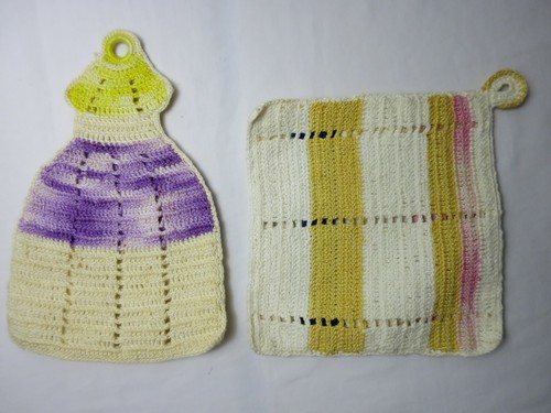 Vintage handgefertigte Topflappen heiße Pads elfenbein gelb lila gehäkelt quadratisch Glockenschlaufen - Bild 2 von 9