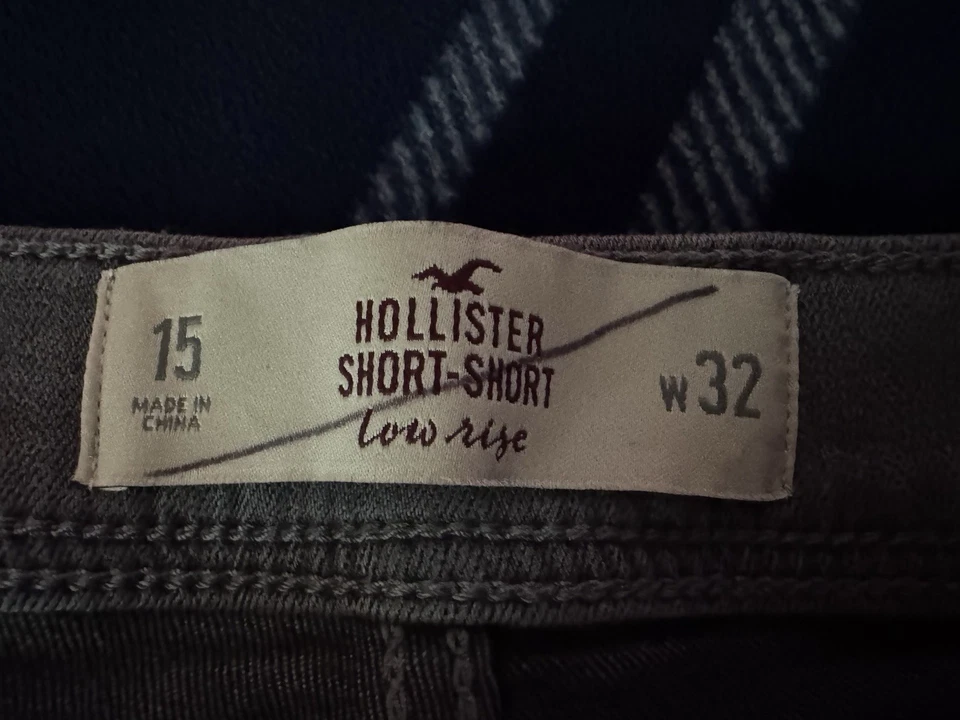 Pantalones cortos de mezclilla para mujer Hollister talla 15 cortos tiro bajo lavado oscuro Y2K Foto 3 de 3