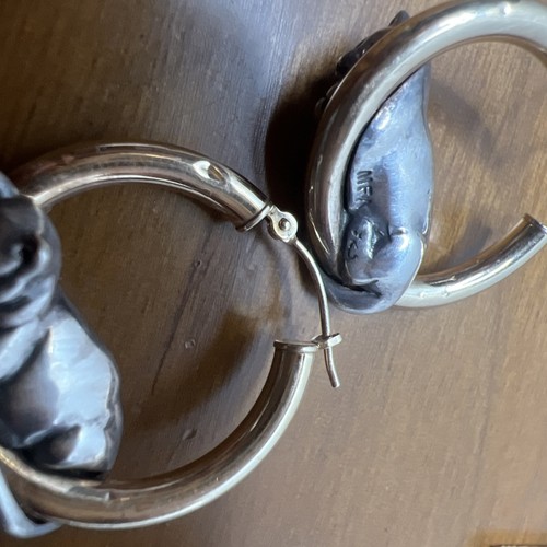 Museum of Fine Arts Boston 14k Gold & Sterling Silver Sleeping Cat Hoop Earrings - Picture 14 of 24