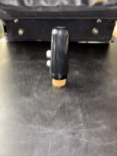 Yamaha 250 Student Clarinet in Case - Picture 12 of 22