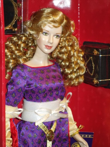 RARE Franklin Mint Guinevere 16" Vinyl Fashion Doll NRFB - Picture 7 of 21