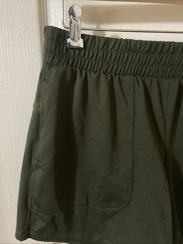 Women Stretch Knit Mid-Rise 5” Shorts All in Motion XS Olive Green Pockets NWT - Picture 2 of 9