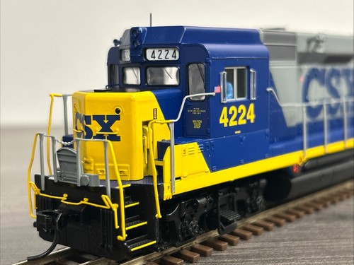Walthers Proto HO #920-41859 EMD GP30 Locomotive CSXT #4224 w/DCC & Snd - CC - Picture 3 of 11