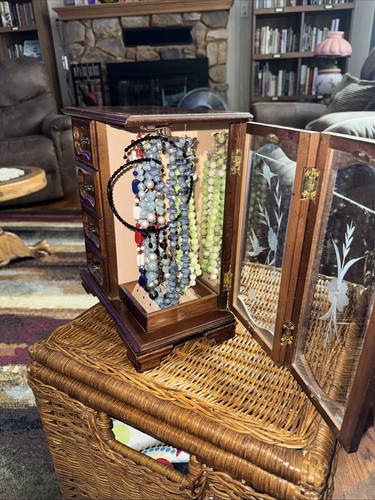 Vintage Schmuckkästchen im Schrankstil, 4 Schubladen geätzt Glastür voll Modeschmuck - Bild 13 von 15