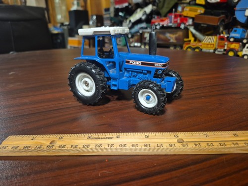 ERTL Ford 8630 4WD Tractor 1:32 - Picture 2 of 5