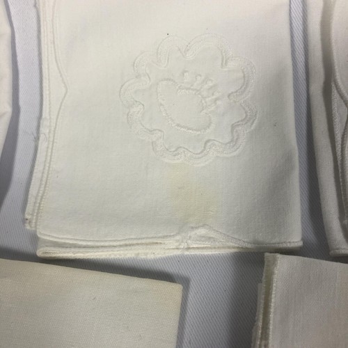 Embroidered White Cloth Dinner Napkins Set Of 18 Scalloped Edge Floral Pattern - Picture 4 of 6