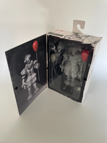 SDCC 2019 NECA It 2017 Pennywise Etched Black White 7" Actionfigur - Bild 2 von 9