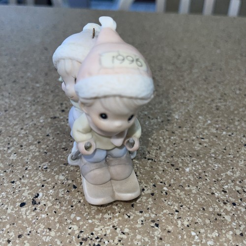 Vintage 1996 Precious Moments Our 1ST Christmas Together Skiing Ornament 183911 - Bild 2 von 8