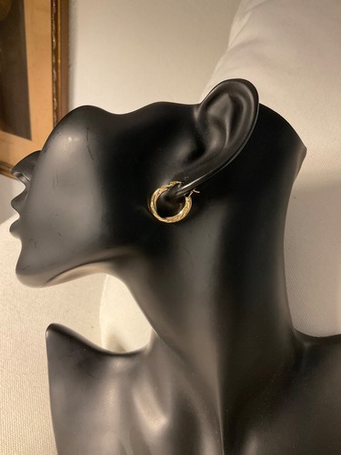 14K Solid Yellow Gold Ribbed Shiny Hollow Hoop Latch Back Earrings 0.5g - Picture 3 of 14