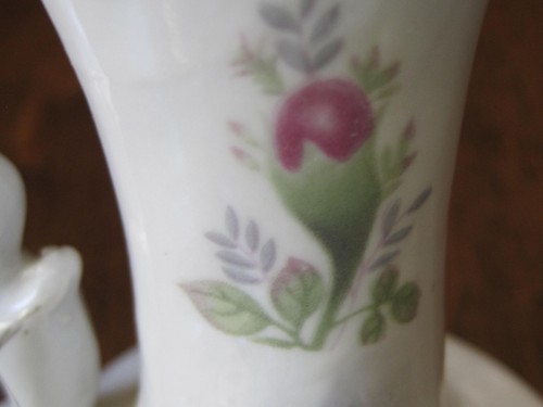 LOVELY ANTIQUE CAPODIMONTE STYLE 5 1/2" TALL ROSE FLOWER PITCHER WITH BEADED RIM - Picture 4 of 12
