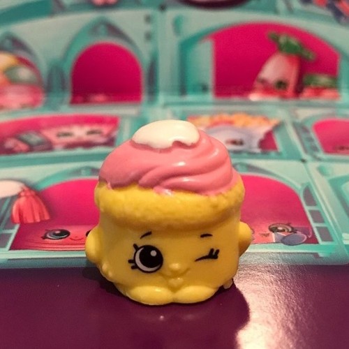 Shopkins Season 8 Europe World Vacation Authentic free ship $25 choose pick lot - Picture 42 of 72