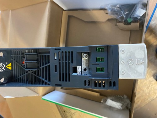Schneider ATV32HU22N4 Altivar 32 Frequenzumrichter 3 KW 3-phasig 400V Neu 17/115 - Picture 7 of 8