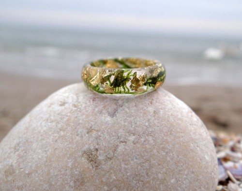 Anillo de compromiso verde para pareja boda ecológica anillo promesa musgo terrario de resina - Imagen 7 de 12