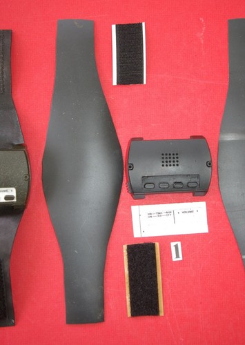 TREK MOVIE KHAN'S WRATH WRIST COMM. KIT - Picture 12 of 42