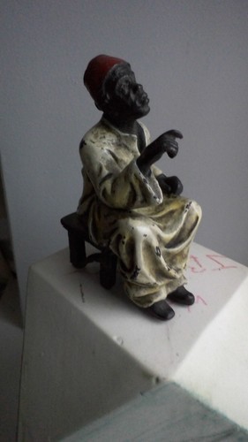Ende 19. Jahrhundert Franz Bergmann kaltbemalte Bronze afrikanische Figur sitzend 285g