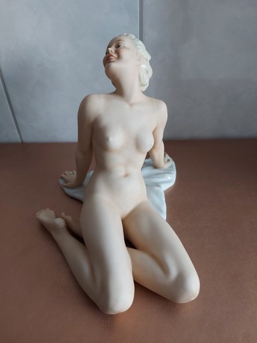 Porzellanfigur-~Wallendorf-~Weiblicher Akt-~Frau sitzend -~17,5 x 22,0 ! - Bild 14 von 24