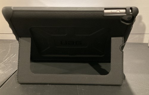 Apple iPad 5th Gen A1822 (WiFi) 32GB Space Gray with UAG Protective Cover - Picture 12 of 12