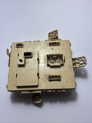 2015 - 2017 Hyundai Genesis G80 Cabin Interior Fuse Box  OEM  91951-B1231 - Picture 10 of 17