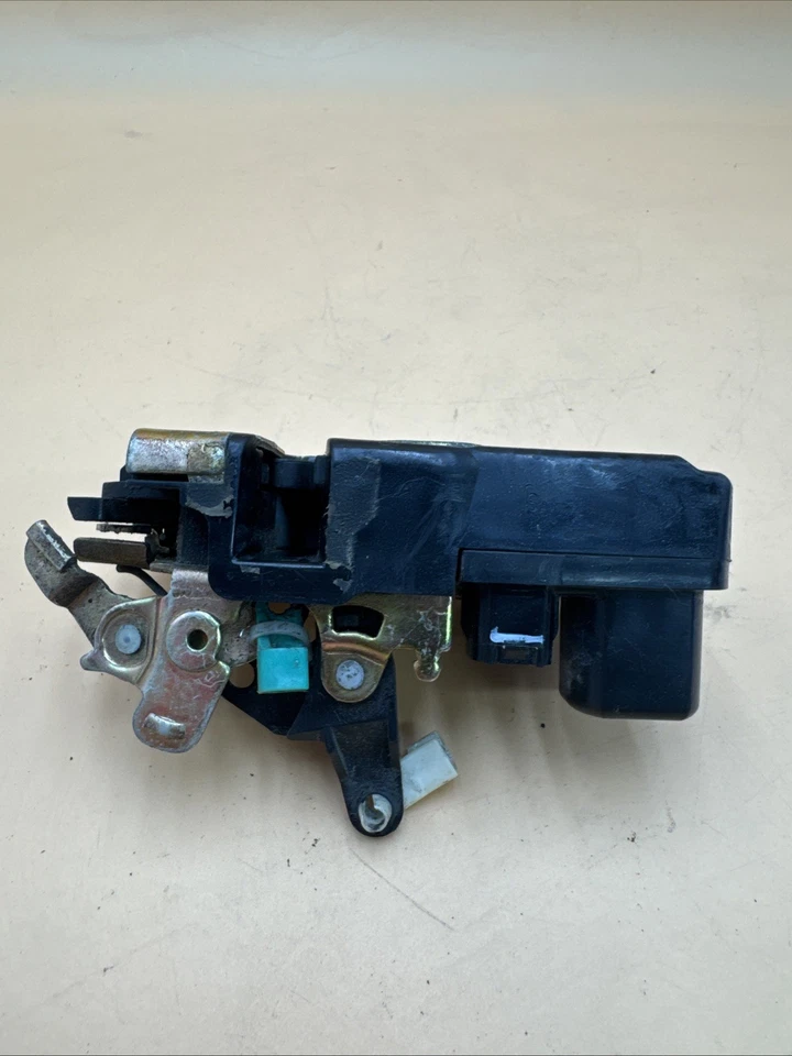 Dodge Charger Drivers LH 2007 actuador de pestillo de puerta delantera usado B204-10 Foto 2 de 4