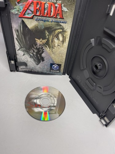 The Legend of Zelda: Twilight Princess (Nintendo GameCube) CIB Clean Disc Rare🔥 - Picture 8 of 17