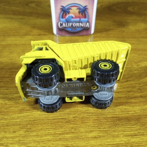 Hot Wheels Workhorses Blue Card CAT Dump Truck Yellow Malaysia 1989 Construction - Picture 10 of 10
