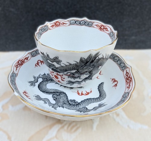 Meissen Mokkatasse mit Untertasse Mingdrache schwarz