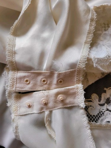 Sexy camisón de peluche Flora Nikrooz vintage talla M lencería nupcial marfil encaje satinado - Imagen 9 de 9