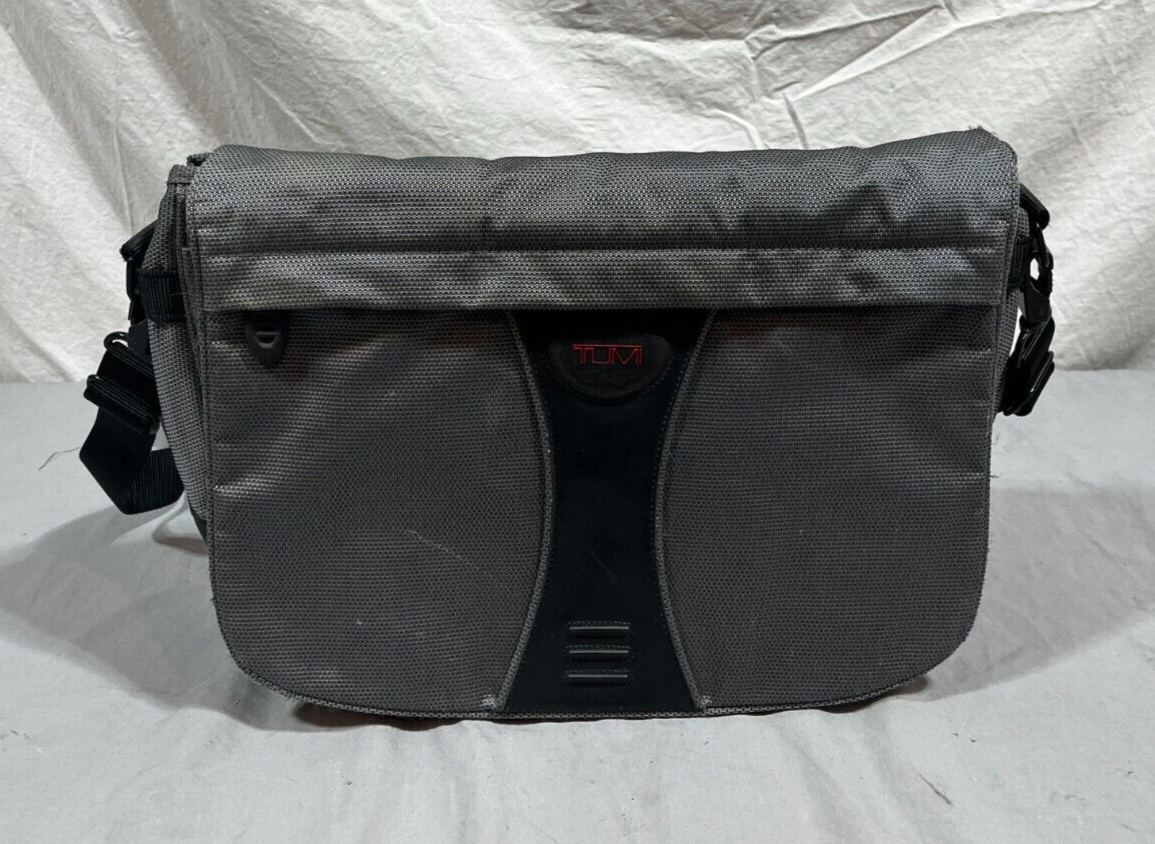 TUMI T2 Tech Heavy Duty Gray Expandable Messenger Bag Satisfaction