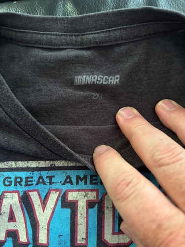 Camiseta Daytona 500 NASCAR merch 2xl gris arte desgastado casi como nueva buen estado - Imagen 3 de 3