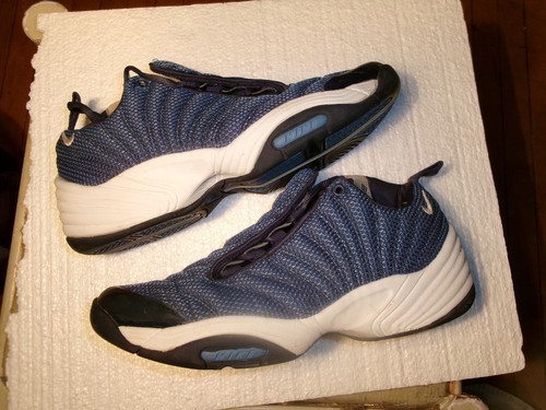 Vintage 2001 Nike Flight Sneakers Shoes w. Padded Tongue Men Size 9 830254-411