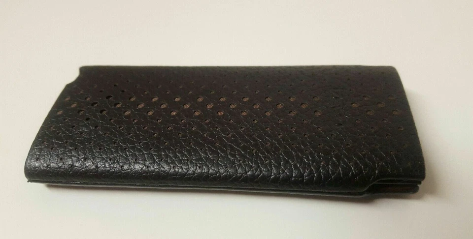 4G Ipod Nano Case With Leather Finish Gear4 Hypro Air Hard Plastic Black & Tan - Image 2 of 3