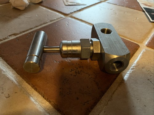 Whitey Swagelok 4PDGF4 316SS 6000psi Multiport Valve - Picture 4 of 4