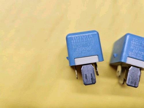 2 RELÉS DENSO GENUINOS TOYOTA LEXUS SCION P/N 90080-87025 AZUL PROBADO USADO - Imagen 4 de 13