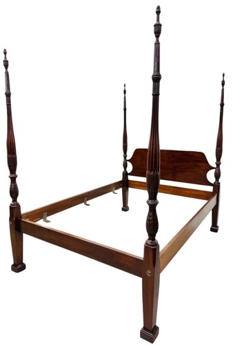 Vintage Quality Queen Size Carved Mahogany Poster Bed - Picture 2 of 10