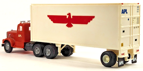 HO Scale American President Lines (APL) Tractor & 27' Piggyback Trailer #966837 - Picture 5 of 9
