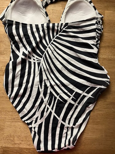 Tommy Bahama One Piece Swimsuit Zebra Halter Top Detailed Waist Size 10 - Picture 6 of 6