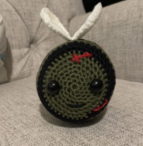 Crochet Zombie Bee Plushie - Picture 1 of 5