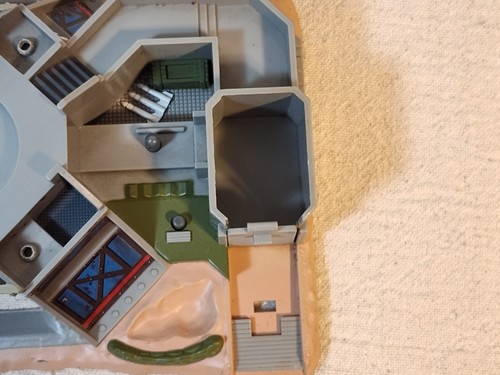 Juego de batalla militar vintage Micro Machines Strato-Fortress incompleto 1993 - Imagen 4 de 10